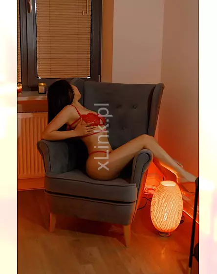 Damelia -Blissful Massage